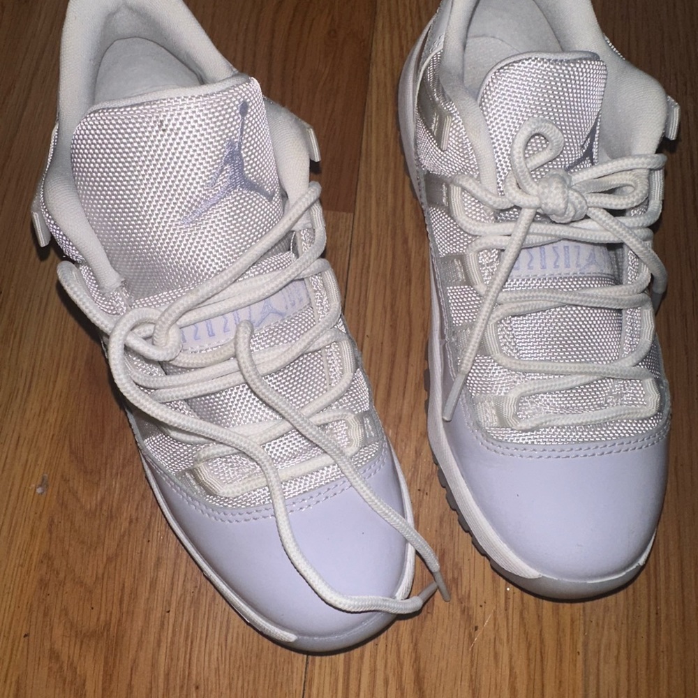 Jordan 11 lavender